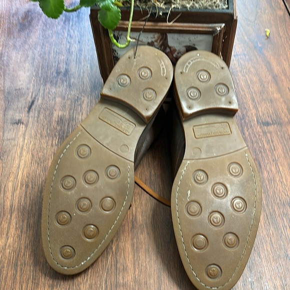 Donald J Pliner Shoes - Picture 5 of 6